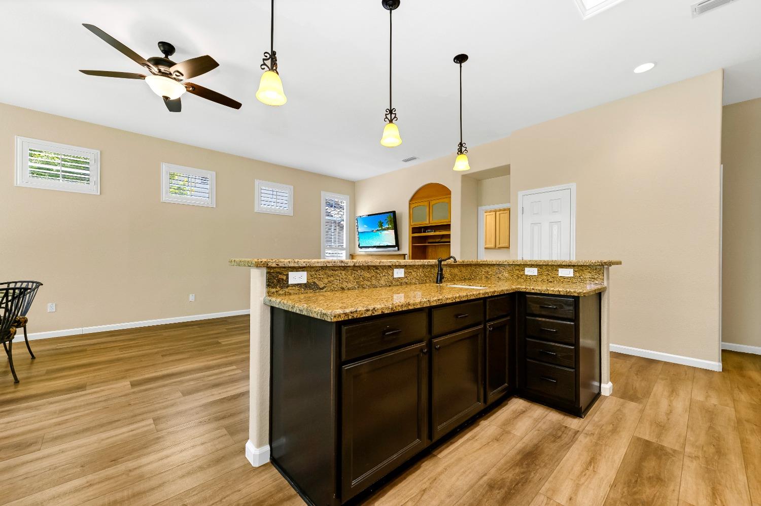 Detail Gallery Image 14 of 38 For 808 Dragonfly Ct, Roseville,  CA 95747 - 3 Beds | 2/1 Baths