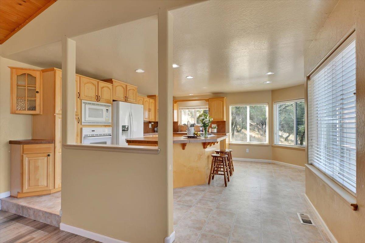 Detail Gallery Image 8 of 32 For 13820 Gold Country Dr, Penn Valley,  CA 95946 - 3 Beds | 2 Baths