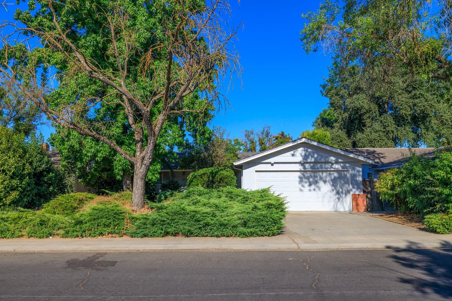 Detail Gallery Image 1 of 1 For 705 Scenic View Ct, Modesto,  CA 95354 - 3 Beds | 2 Baths