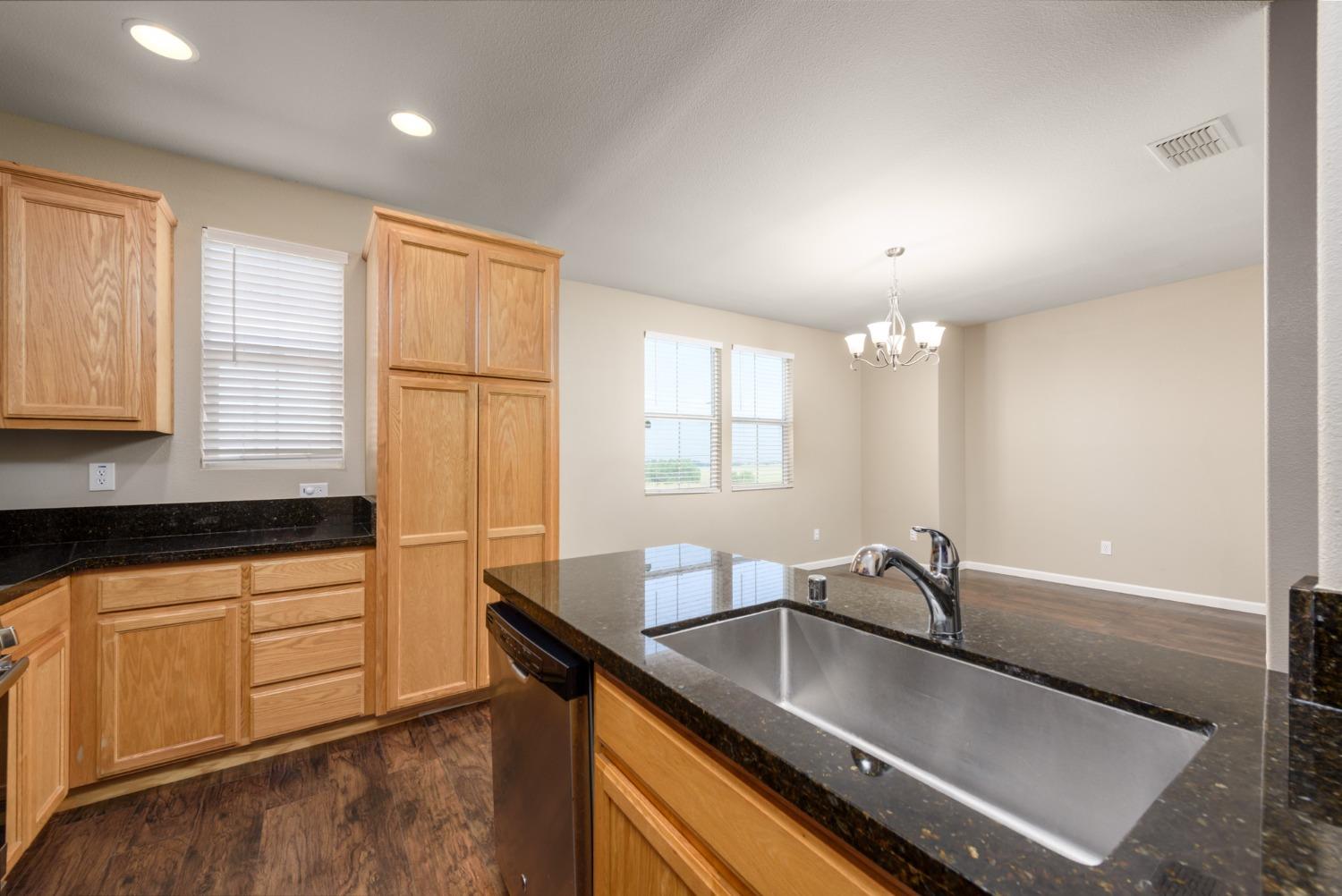 Detail Gallery Image 10 of 41 For 706 Anne Marie Way, Isleton,  CA 95641 - 3 Beds | 2/1 Baths