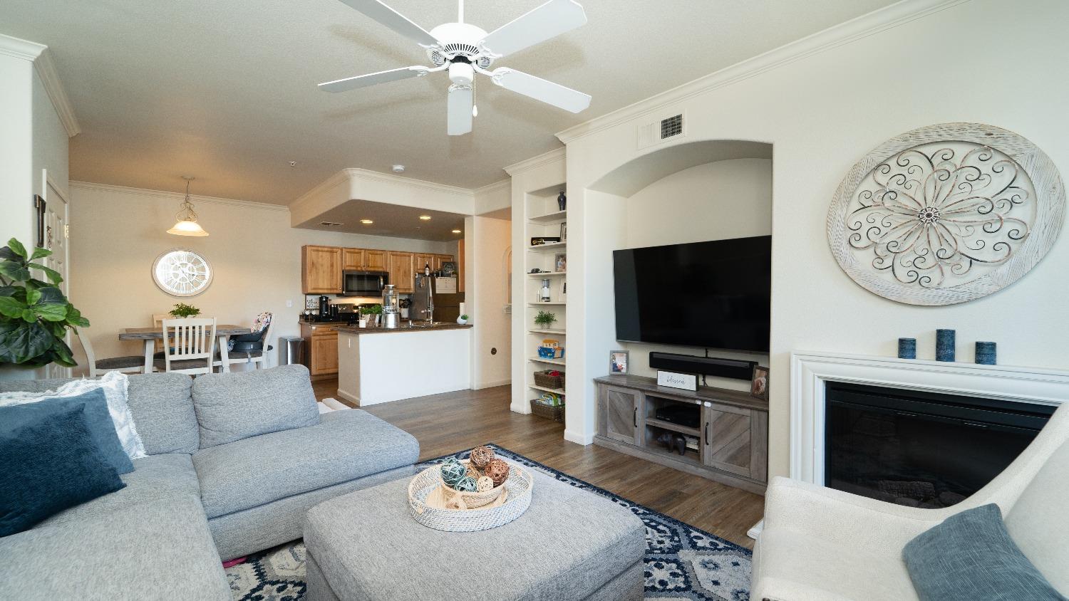 Detail Gallery Image 7 of 19 For 1360 Shady Lane #814,  Turlock,  CA 95382 - 3 Beds | 2 Baths