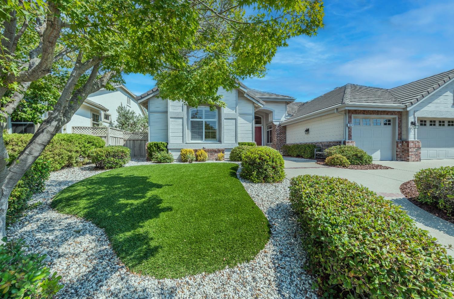 Detail Gallery Image 2 of 38 For 808 Dragonfly Ct, Roseville,  CA 95747 - 3 Beds | 2/1 Baths