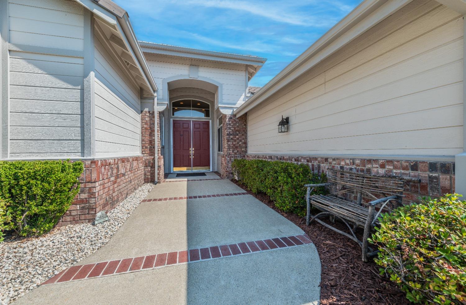 Detail Gallery Image 3 of 38 For 808 Dragonfly Ct, Roseville,  CA 95747 - 3 Beds | 2/1 Baths