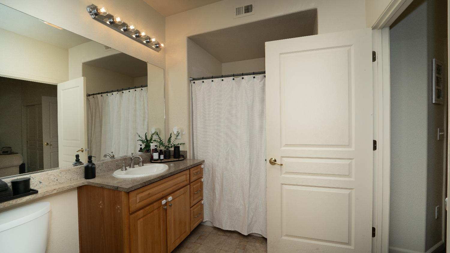 Detail Gallery Image 13 of 19 For 1360 Shady Lane #814,  Turlock,  CA 95382 - 3 Beds | 2 Baths