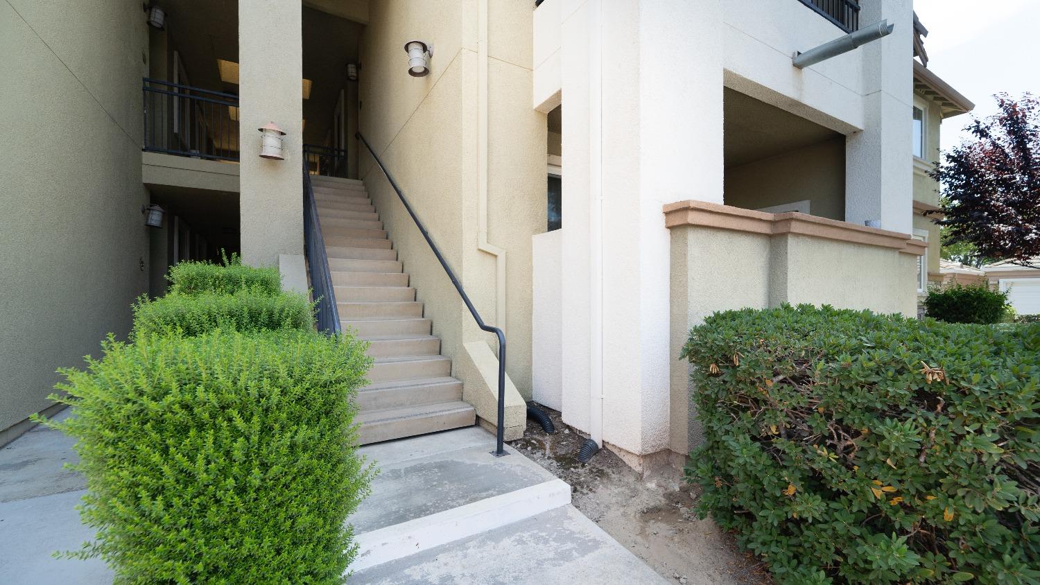 Detail Gallery Image 4 of 19 For 1360 Shady Lane #814,  Turlock,  CA 95382 - 3 Beds | 2 Baths