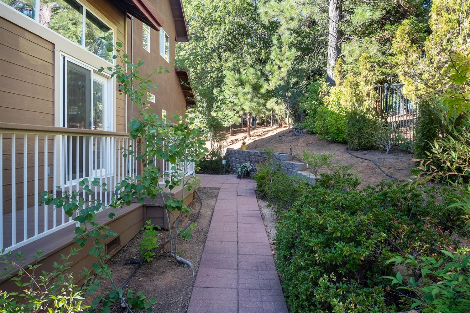 Detail Gallery Image 25 of 52 For 17424 Airport Ave, Grass Valley,  CA 95949 - 4 Beds | 2/1 Baths