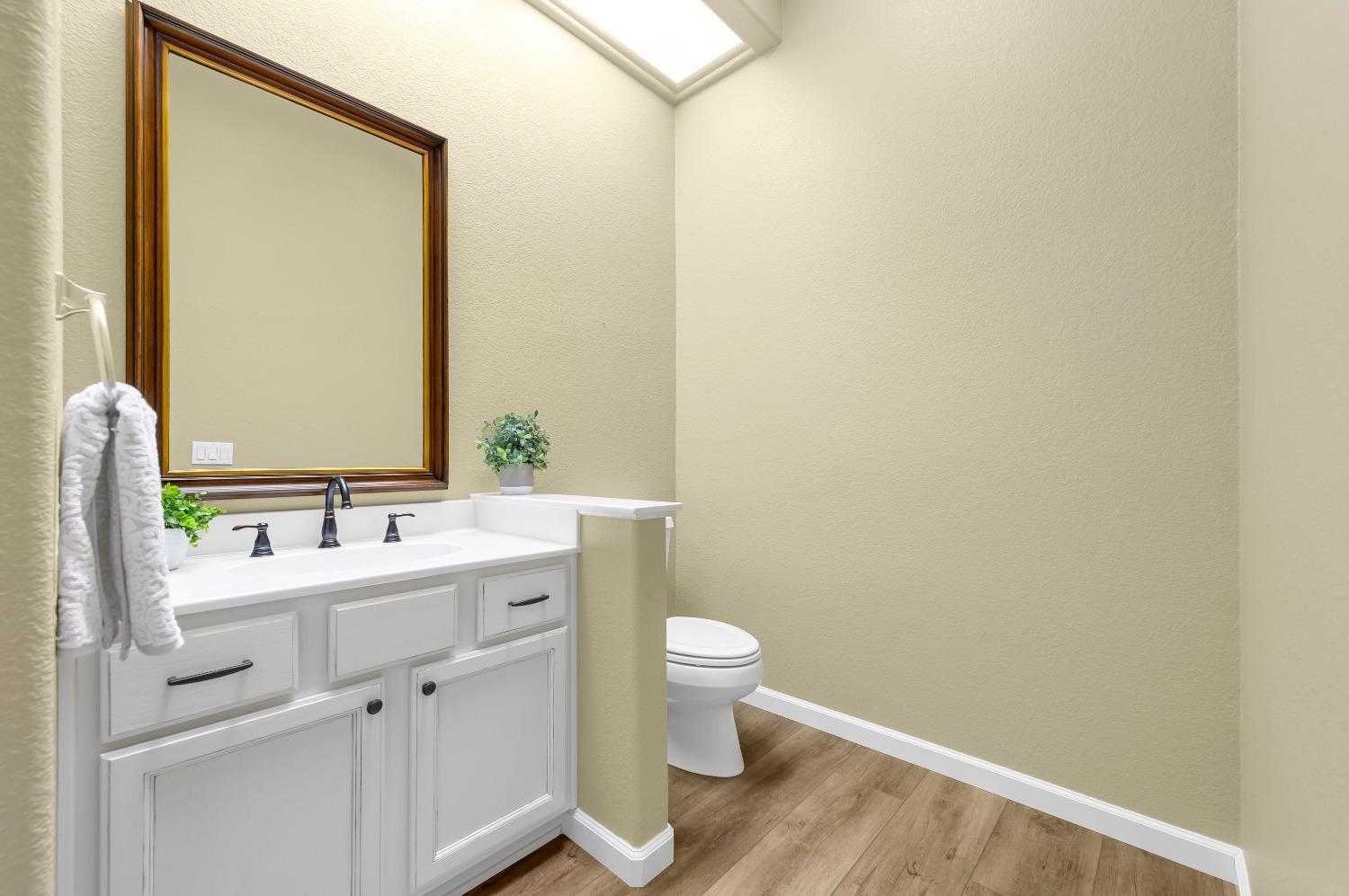 Detail Gallery Image 8 of 38 For 808 Dragonfly Ct, Roseville,  CA 95747 - 3 Beds | 2/1 Baths