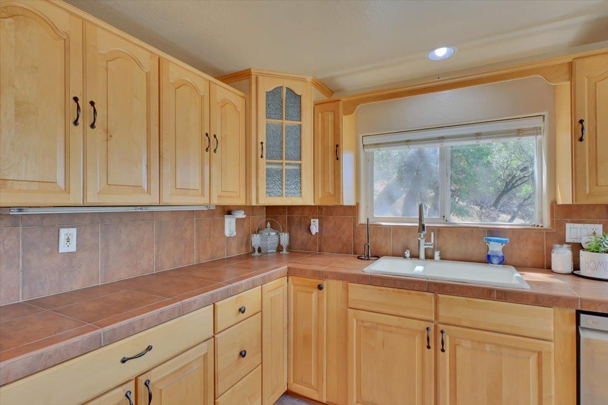 Detail Gallery Image 12 of 32 For 13820 Gold Country Dr, Penn Valley,  CA 95946 - 3 Beds | 2 Baths