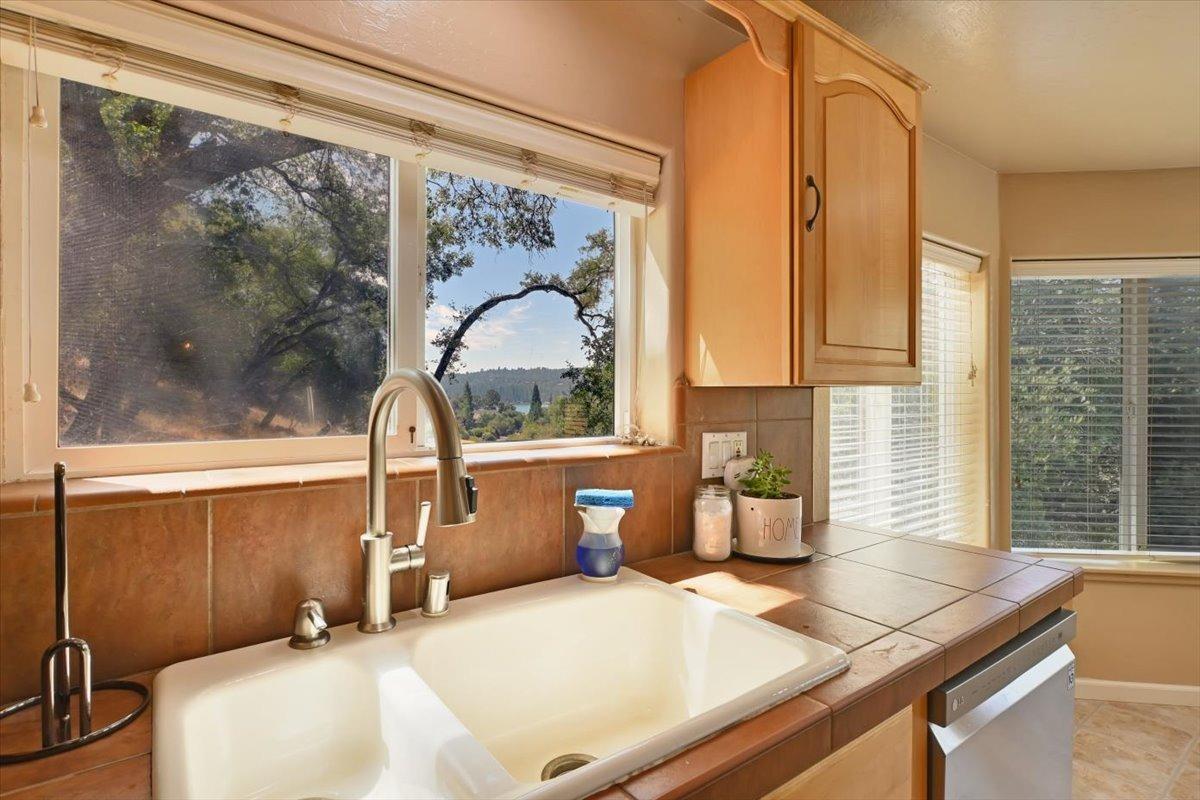 Detail Gallery Image 11 of 32 For 13820 Gold Country Dr, Penn Valley,  CA 95946 - 3 Beds | 2 Baths