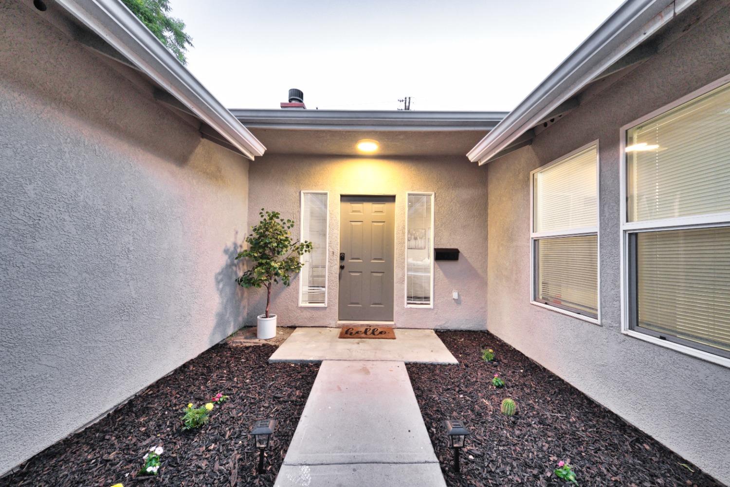 Detail Gallery Image 3 of 25 For 1319 Ronald Ave, Modesto,  CA 95350 - 3 Beds | 2 Baths