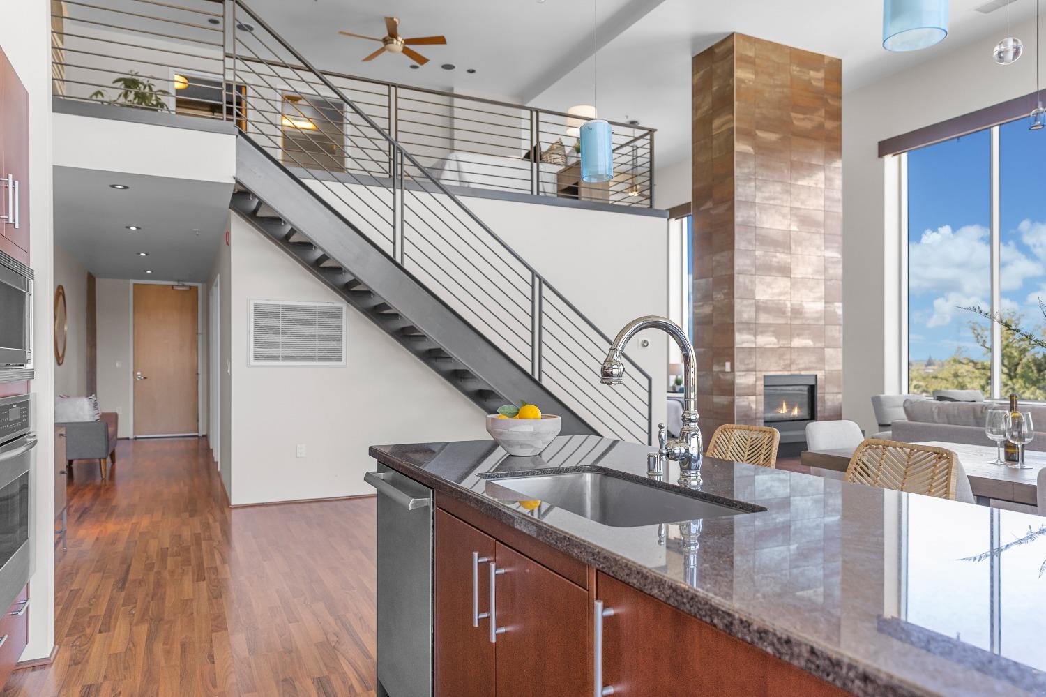 Detail Gallery Image 16 of 65 For 1818 L St #812,  Sacramento,  CA 95811 - 2 Beds | 2 Baths