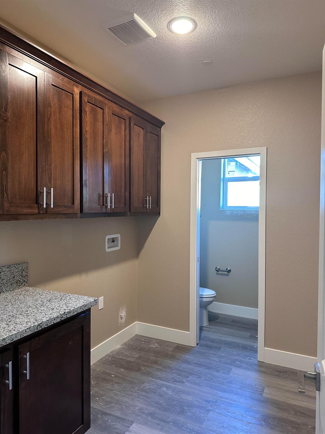 Detail Gallery Image 6 of 15 For 455 Joshua Ct, Atwater,  CA 95301 - 3 Beds | 2/1 Baths