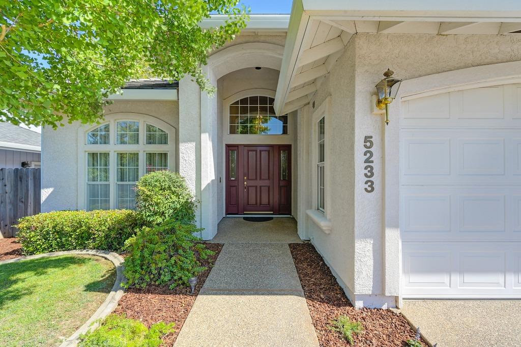 Detail Gallery Image 1 of 56 For 5233 Willow Park Ct, Carmichael,  CA 95608 - 4 Beds | 2/1 Baths