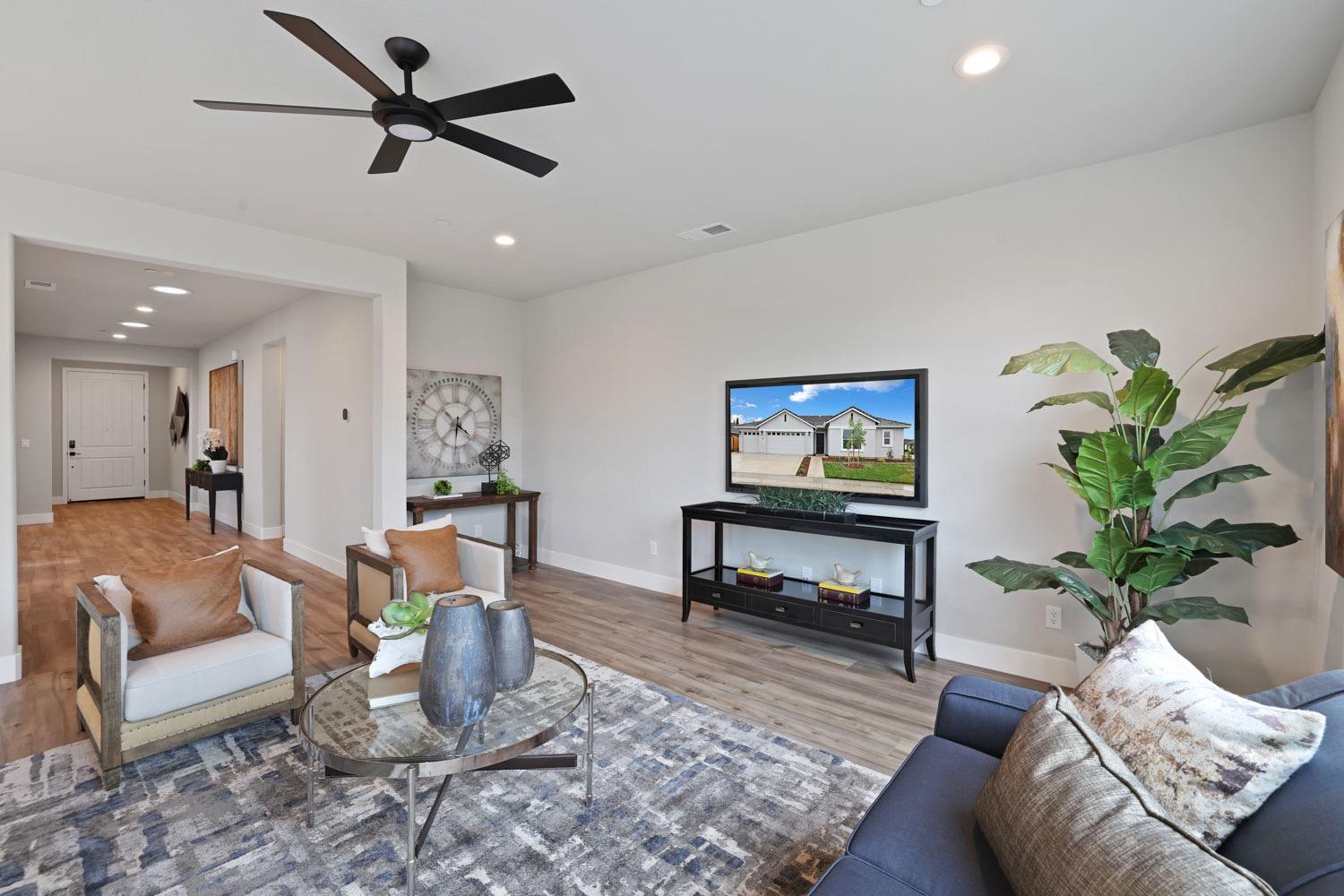 Detail Gallery Image 18 of 43 For 1954 Kenneth Way, Yuba City,  CA 95993 - 4 Beds | 3/1 Baths