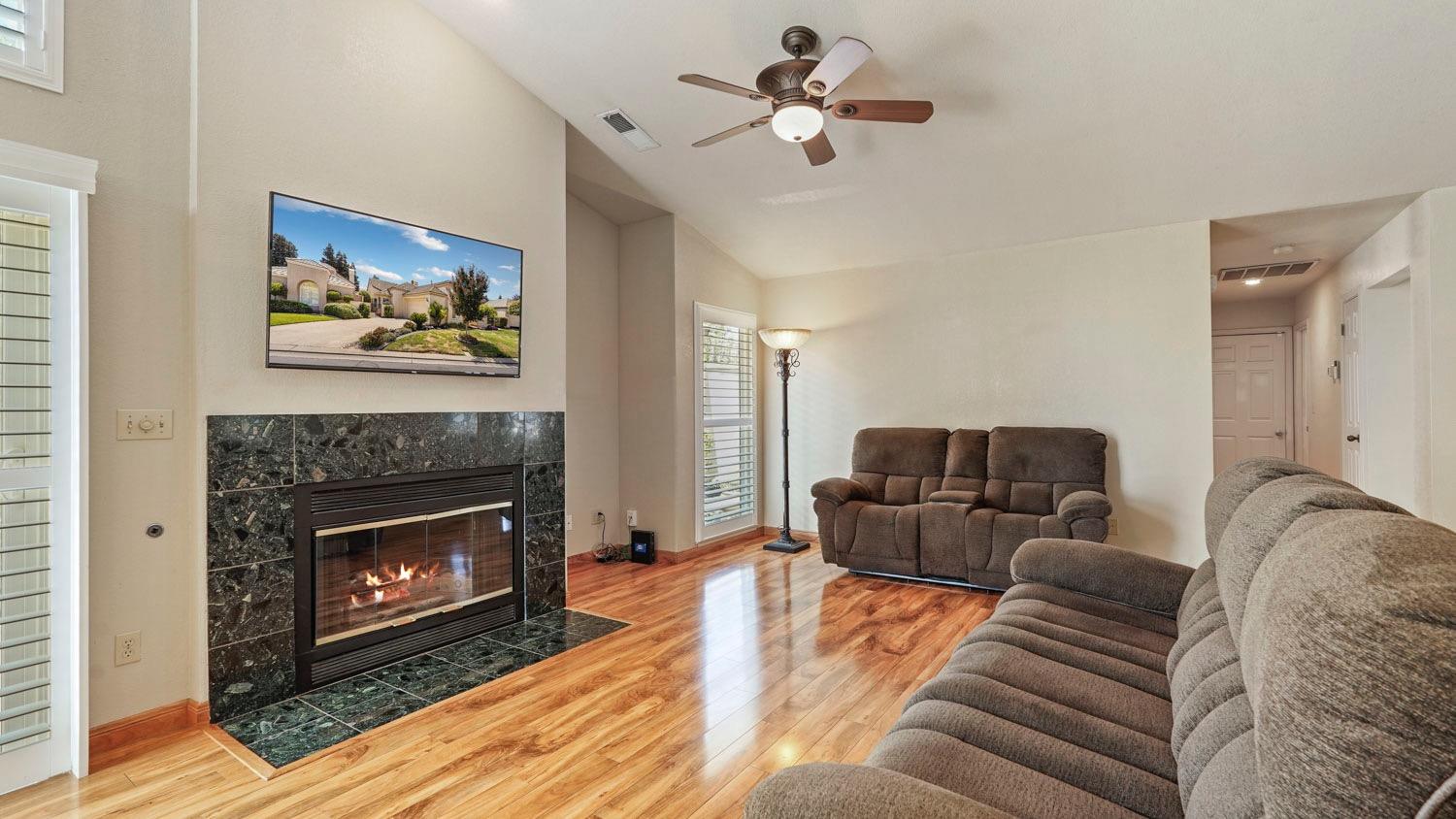 Detail Gallery Image 7 of 54 For 1109 Copper Lantern Ct, Modesto,  CA 95355 - 3 Beds | 2 Baths