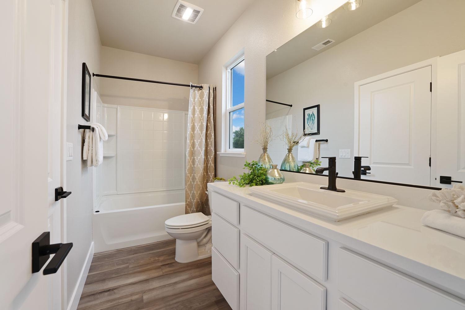 Detail Gallery Image 27 of 43 For 1954 Kenneth Way, Yuba City,  CA 95993 - 4 Beds | 3/1 Baths