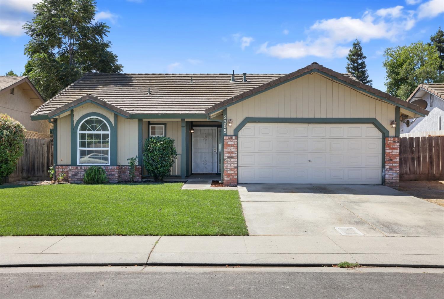 Detail Gallery Image 1 of 30 For 2308 Quail Meadow Dr, Modesto,  CA 95355 - 3 Beds | 2 Baths