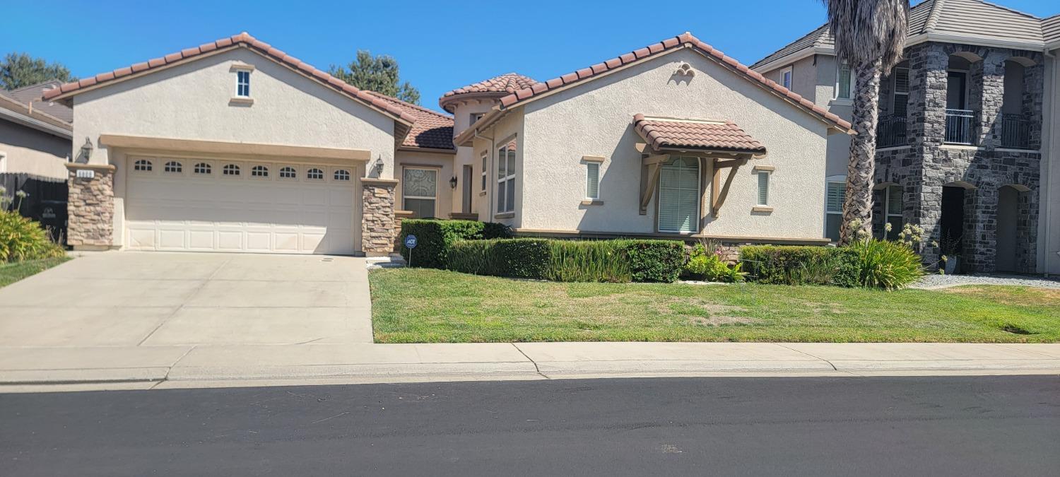 Detail Gallery Image 1 of 28 For 6809 Vilamoura Way, Elk Grove,  CA 95757 - 4 Beds | 3 Baths