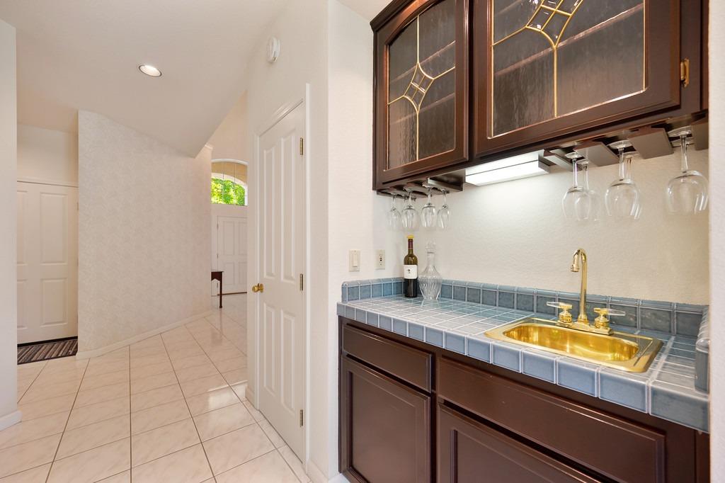 Detail Gallery Image 21 of 56 For 5233 Willow Park Ct, Carmichael,  CA 95608 - 4 Beds | 2/1 Baths