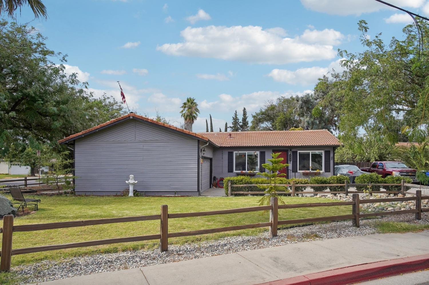 Detail Gallery Image 3 of 29 For 635 M St, Patterson,  CA 95363 - 3 Beds | 2 Baths