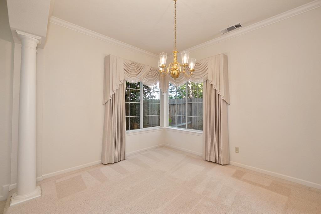 Detail Gallery Image 14 of 56 For 5233 Willow Park Ct, Carmichael,  CA 95608 - 4 Beds | 2/1 Baths