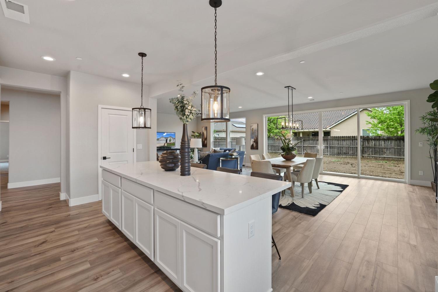 Detail Gallery Image 11 of 43 For 1954 Kenneth Way, Yuba City,  CA 95993 - 4 Beds | 3/1 Baths