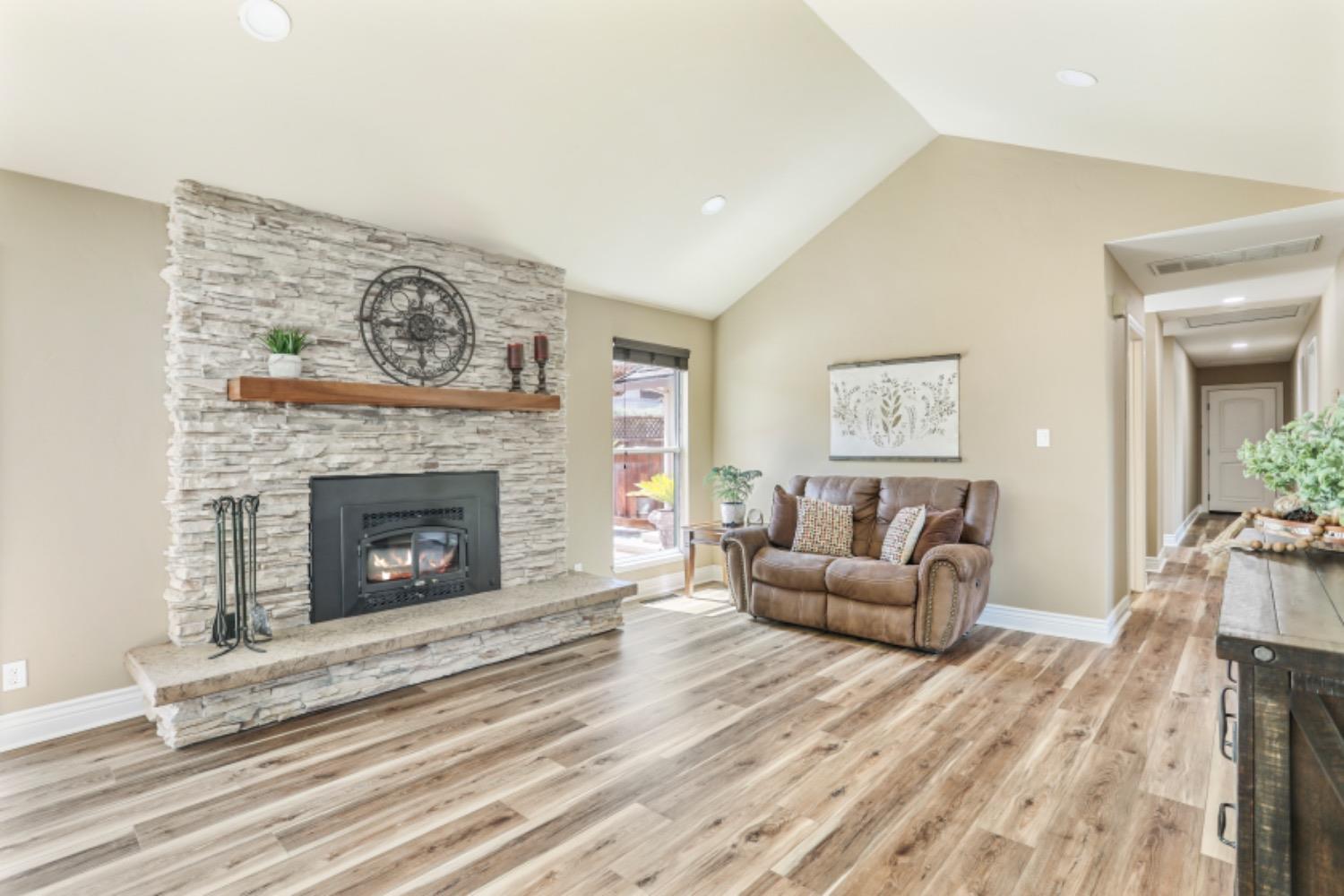 Detail Gallery Image 11 of 71 For 34776 Brichetto Ct, Tracy,  CA 95377 - 4 Beds | 2 Baths