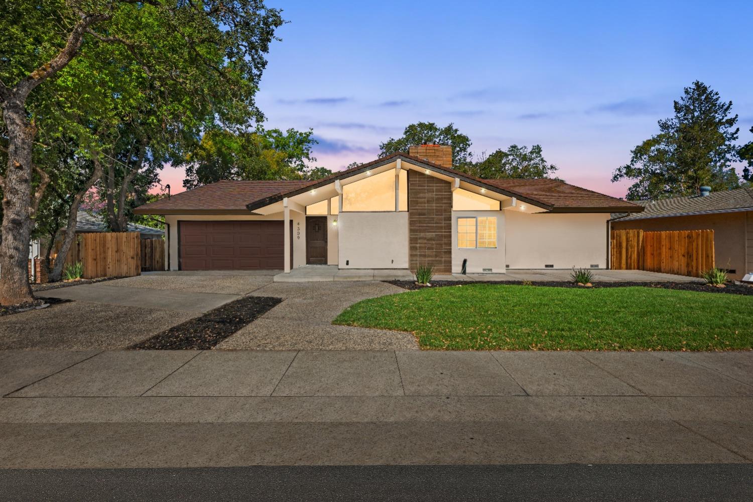 Detail Gallery Image 1 of 1 For 4309 Vista De Lago Way, Fair Oaks,  CA 95628 - 4 Beds | 2 Baths