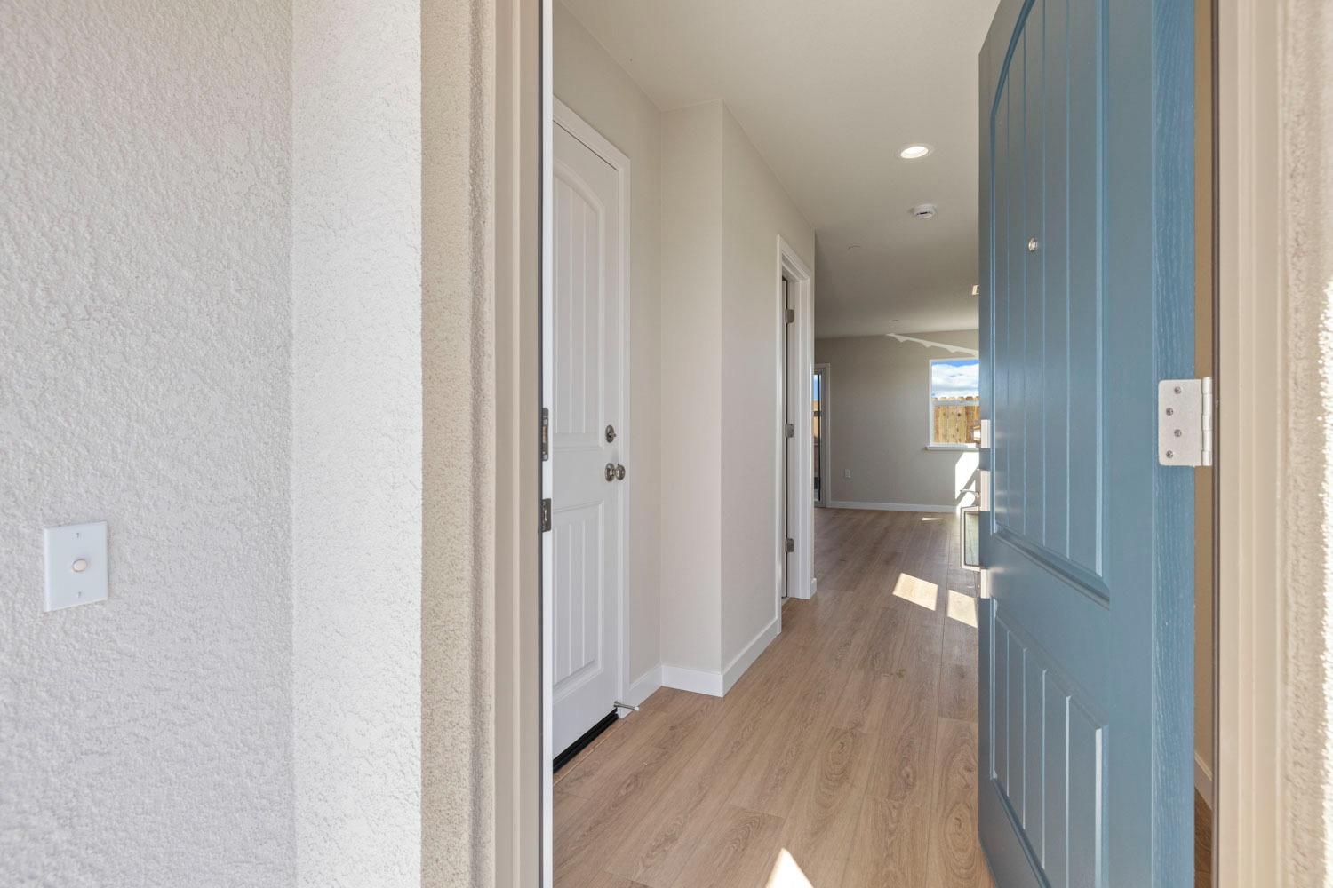 Detail Gallery Image 3 of 26 For 422 Peppercorn Dr, Turlock,  CA 95380 - 4 Beds | 2/1 Baths