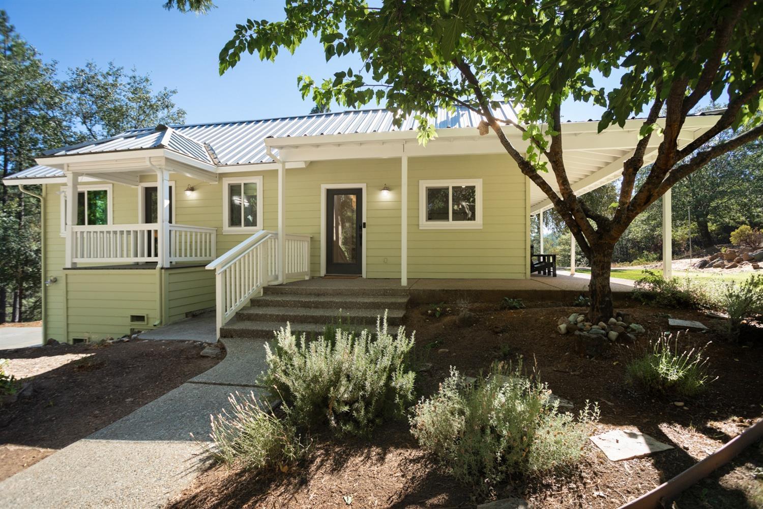 Detail Gallery Image 1 of 1 For 15064 Manzanita Diggins Dr, Nevada City,  CA 95959 - 3 Beds | 2 Baths