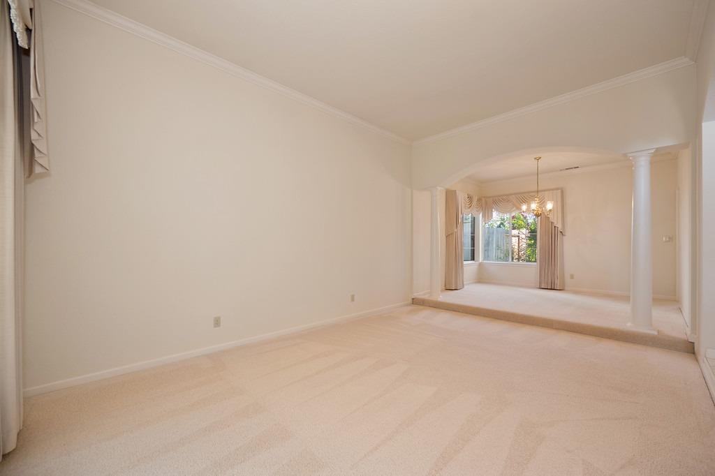 Detail Gallery Image 9 of 56 For 5233 Willow Park Ct, Carmichael,  CA 95608 - 4 Beds | 2/1 Baths