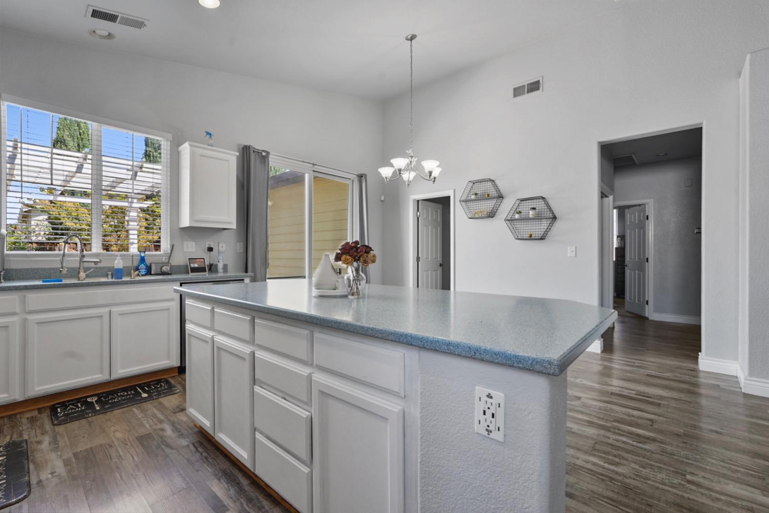 Detail Gallery Image 6 of 25 For 391 Citrus Way, Tracy,  CA 95377 - 3 Beds | 2 Baths