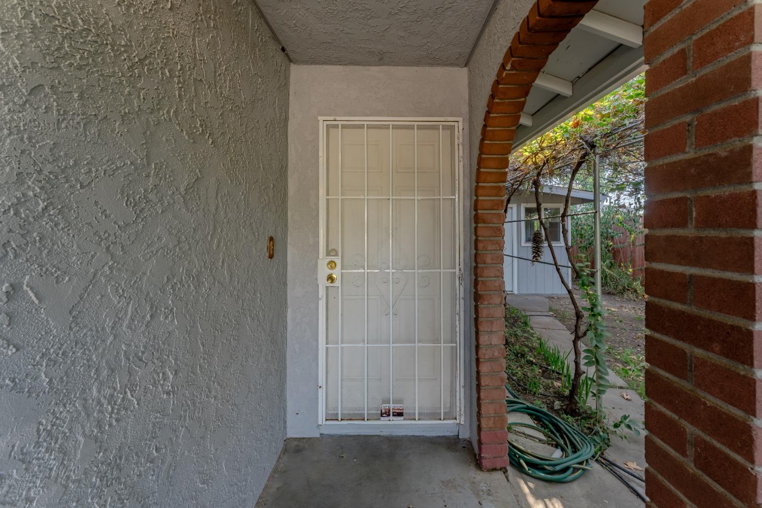 Detail Gallery Image 3 of 26 For 3604 Willow St, Sacramento,  CA 95838 - 3 Beds | 2 Baths