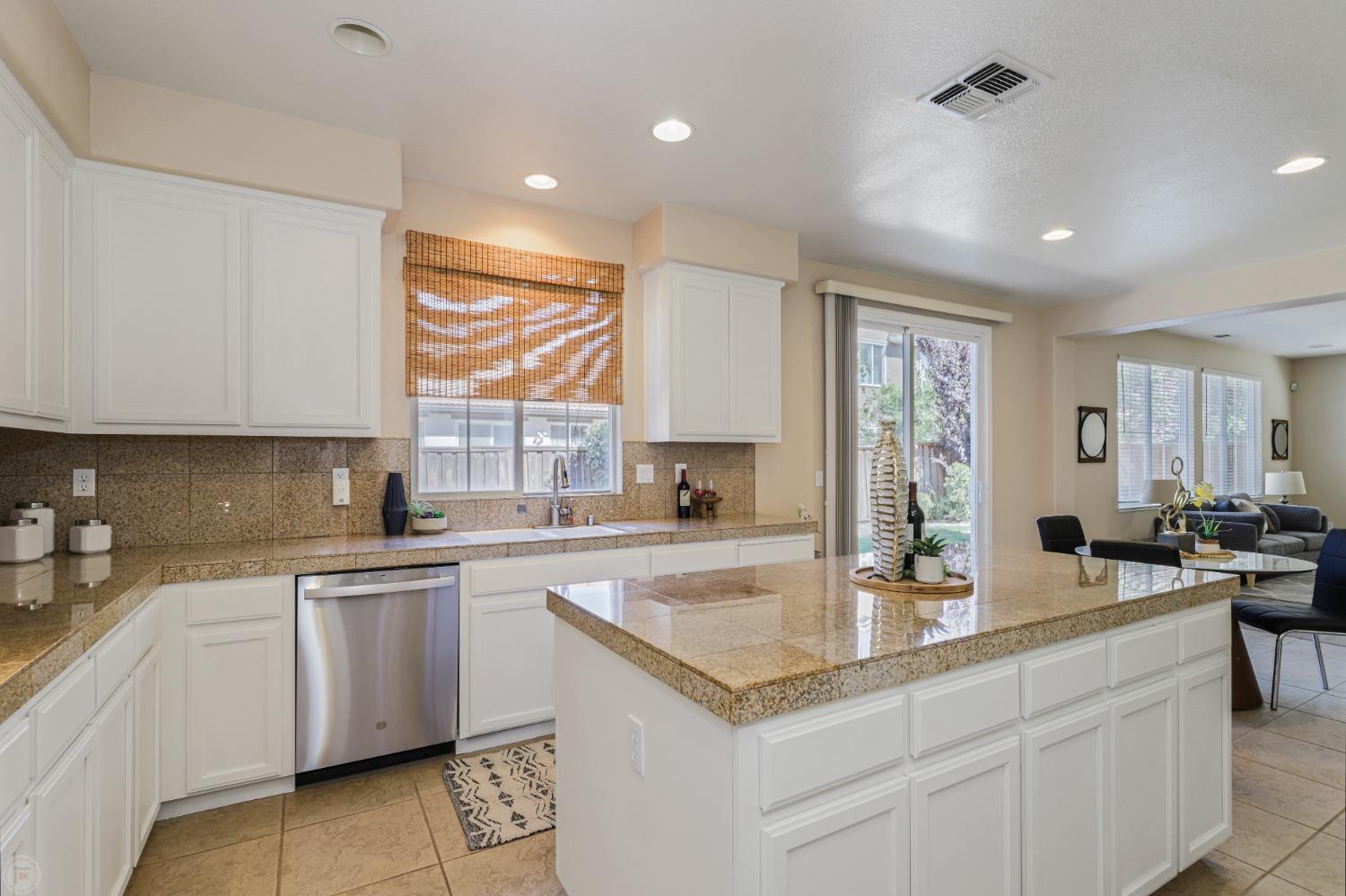 Detail Gallery Image 17 of 49 For 614 Leah Ln, Tracy,  CA 95391 - 4 Beds | 3/1 Baths