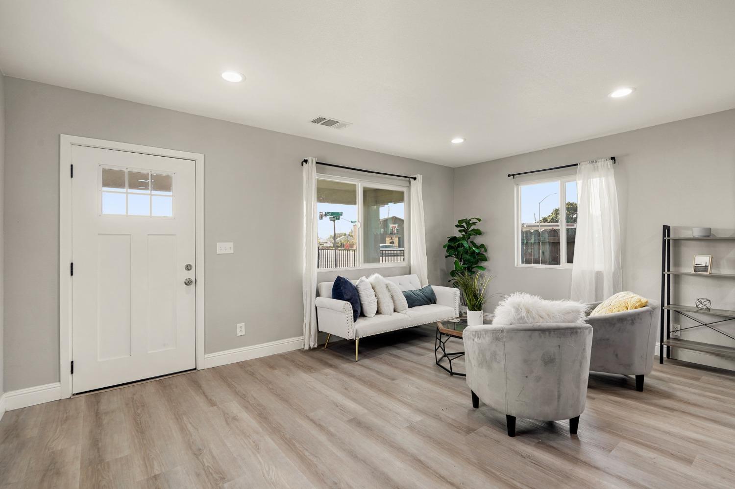 Detail Gallery Image 11 of 44 For 1770 East Ave, Stockton,  CA 95205 - 3 Beds | 2 Baths