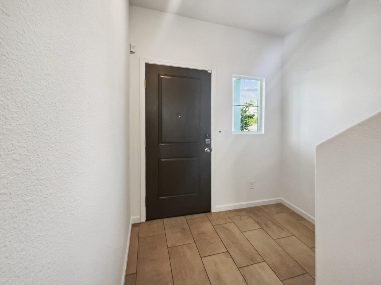 Detail Gallery Image 10 of 37 For 3742 Roseparke Way, Sacramento,  CA 95834 - 4 Beds | 2/1 Baths