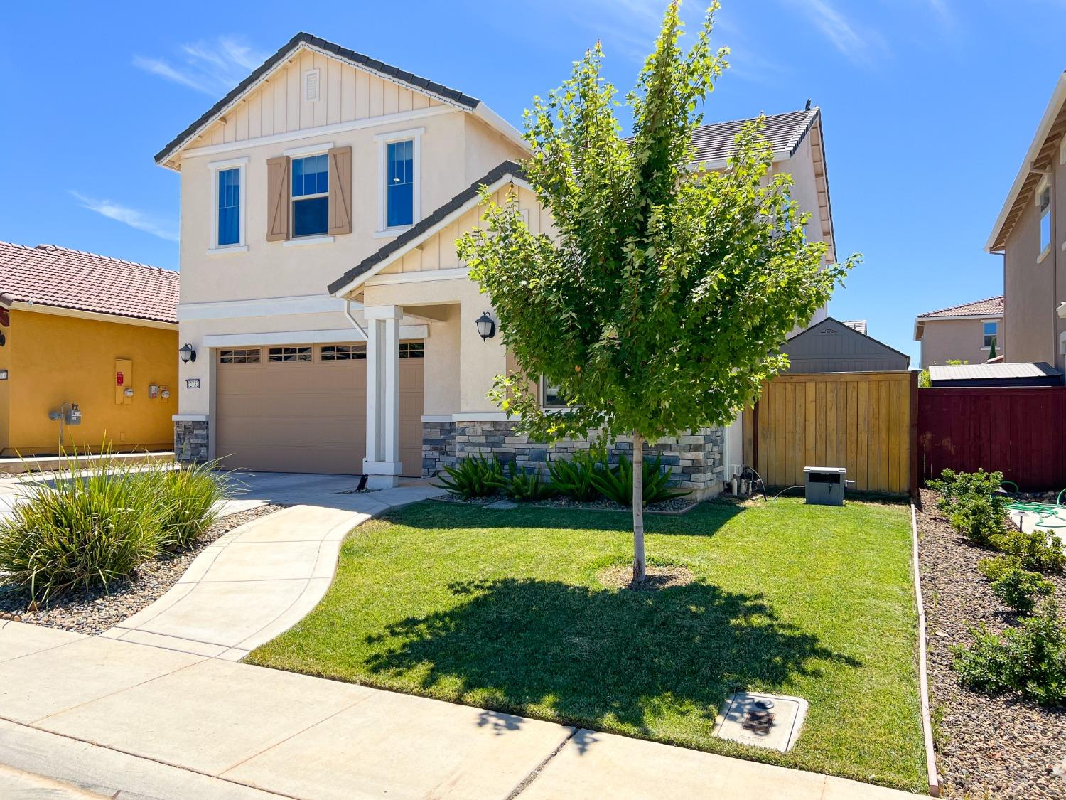 Detail Gallery Image 1 of 1 For 12732 Blueblanc Way, Rancho Cordova,  CA 95742 - 5 Beds | 3 Baths