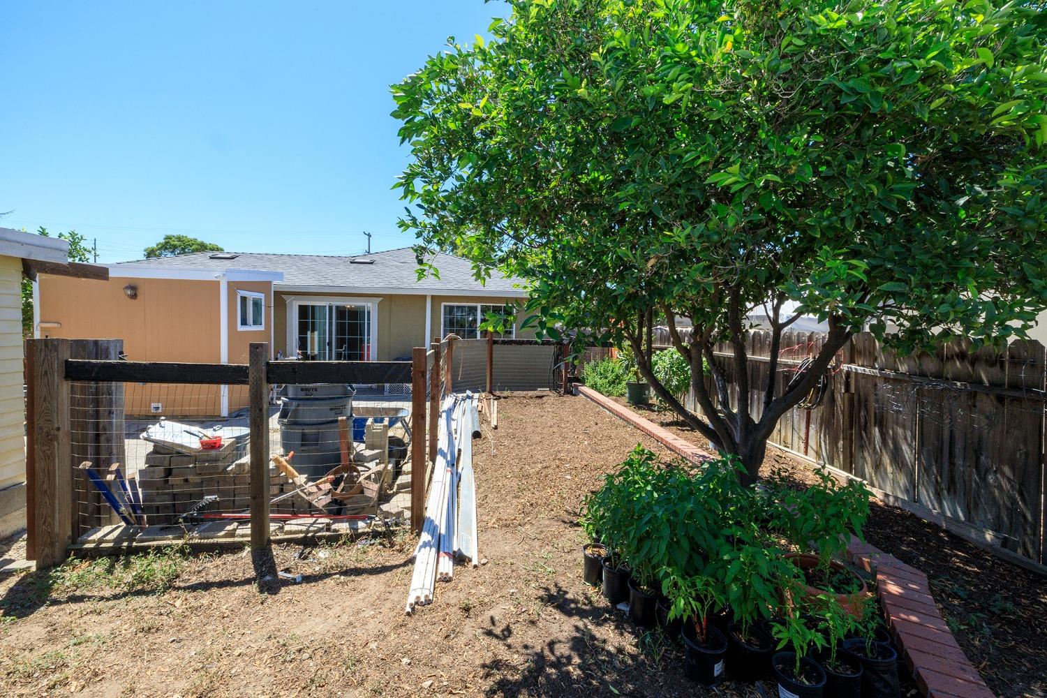 Detail Gallery Image 36 of 46 For 1042 Ventura Ave, Livermore,  CA 94551 - 4 Beds | 1 Baths