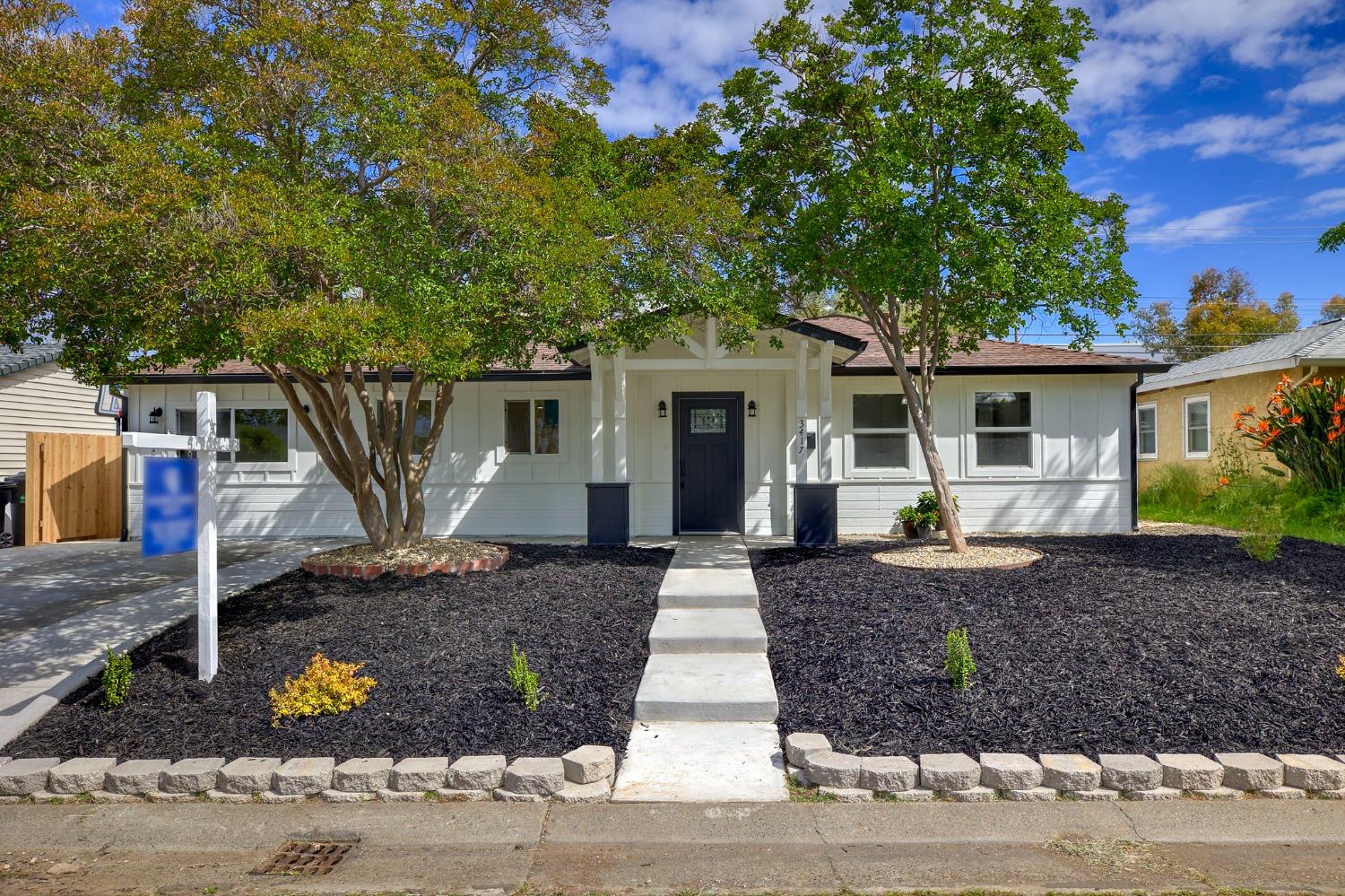 Detail Gallery Image 1 of 1 For 3417 Barrington Rd, Sacramento,  CA 95864 - 3 Beds | 2 Baths