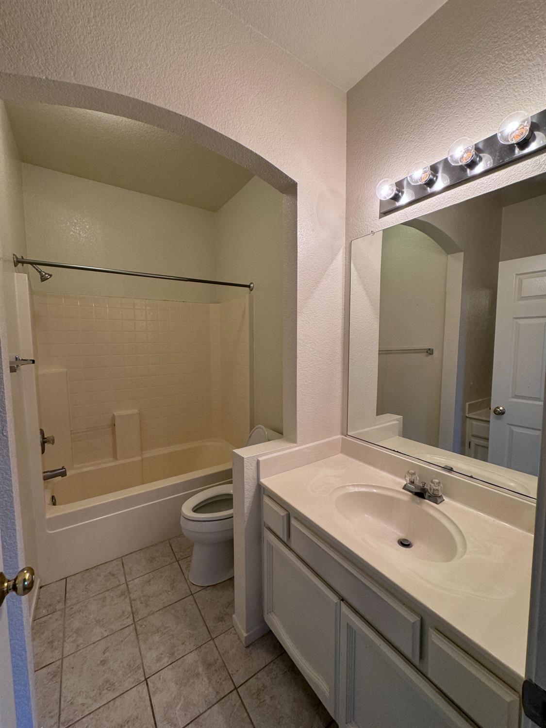 Detail Gallery Image 33 of 35 For 8660 Spring House Way, Elk Grove,  CA 95624 - 4 Beds | 2/1 Baths