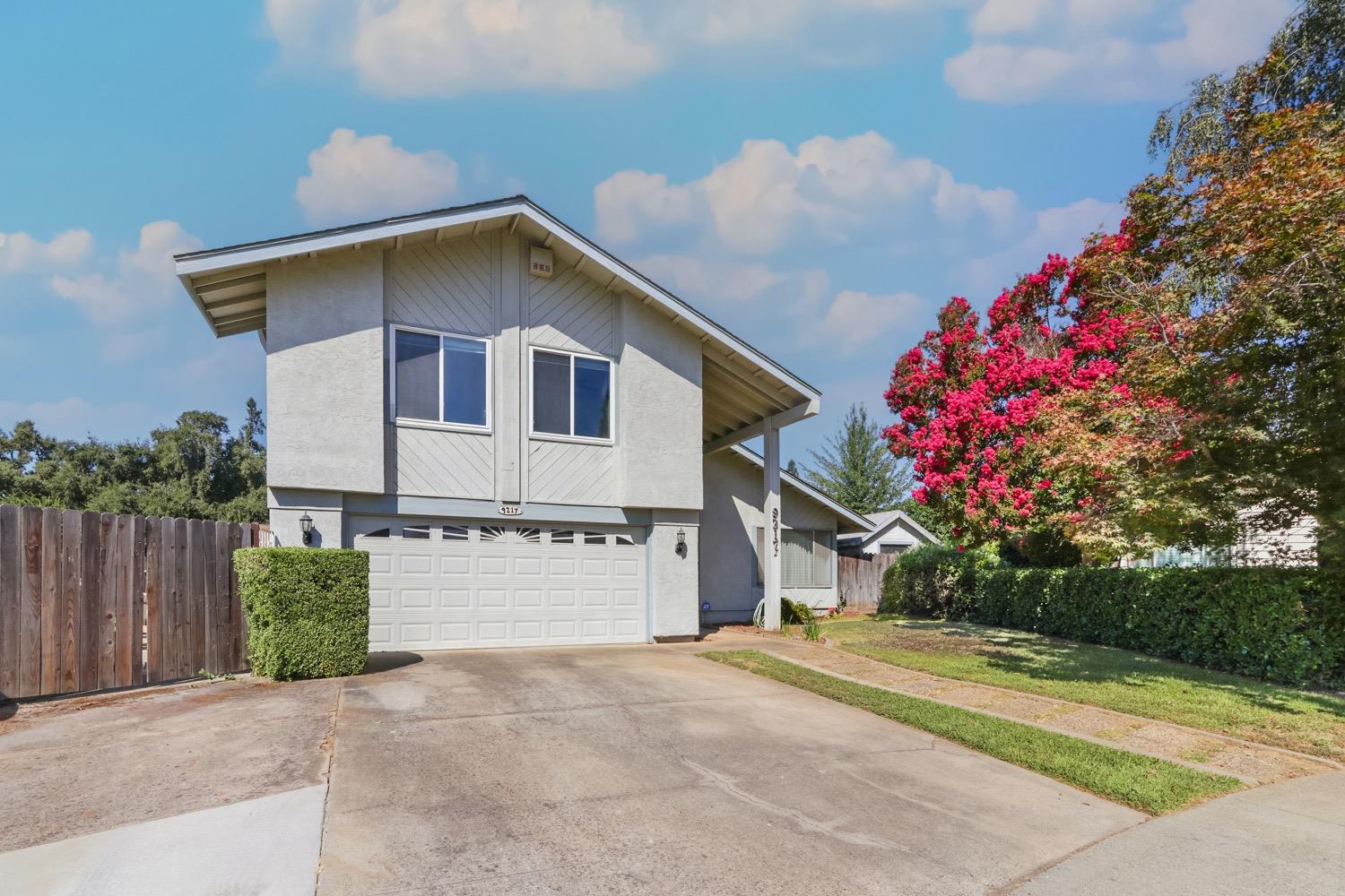 Detail Gallery Image 1 of 1 For 9217 Falkland Way, Sacramento,  CA 95826 - 4 Beds | 2/1 Baths