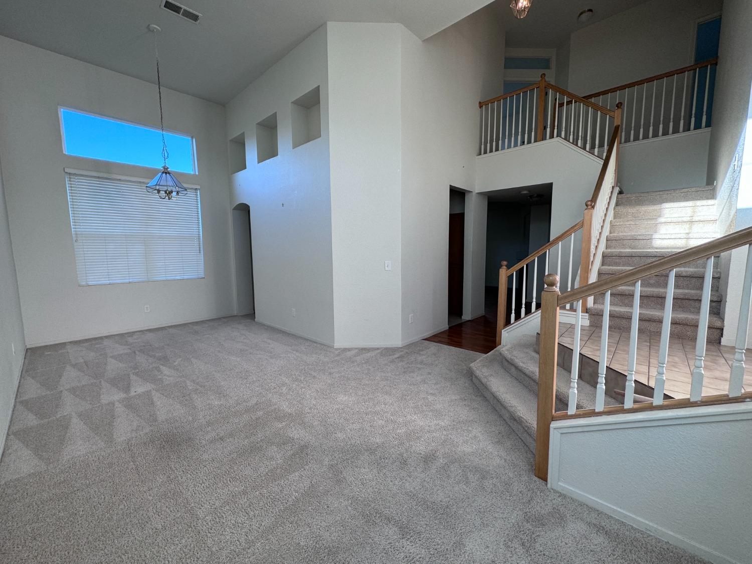 Detail Gallery Image 11 of 35 For 8660 Spring House Way, Elk Grove,  CA 95624 - 4 Beds | 2/1 Baths