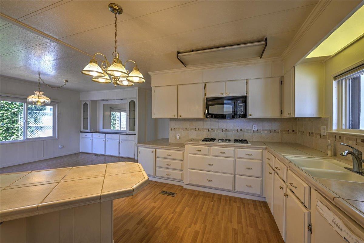 Detail Gallery Image 10 of 40 For 2435 Felt St 19, Santa Cruz,  CA 95062 - 2 Beds | 2 Baths