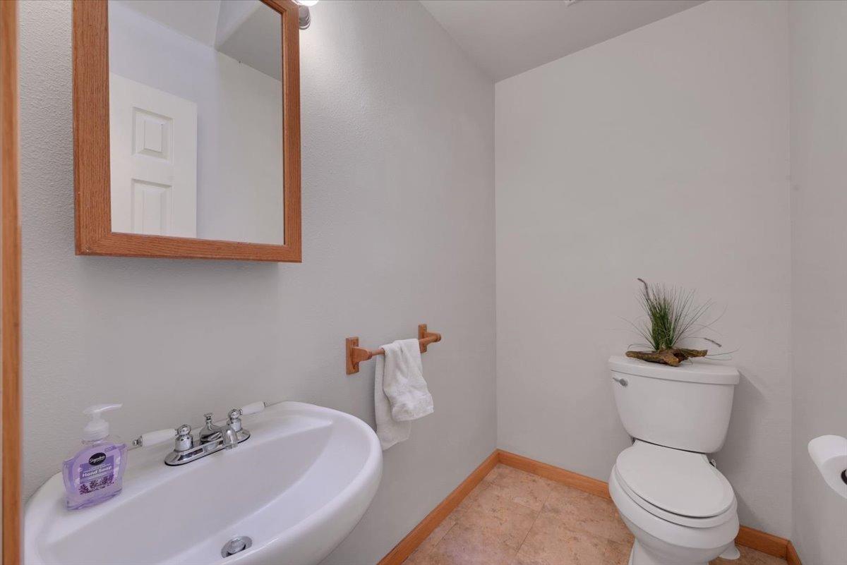 Detail Gallery Image 16 of 41 For 14002 Meadow View Dr, Grass Valley,  CA 95945 - 3 Beds | 2/1 Baths