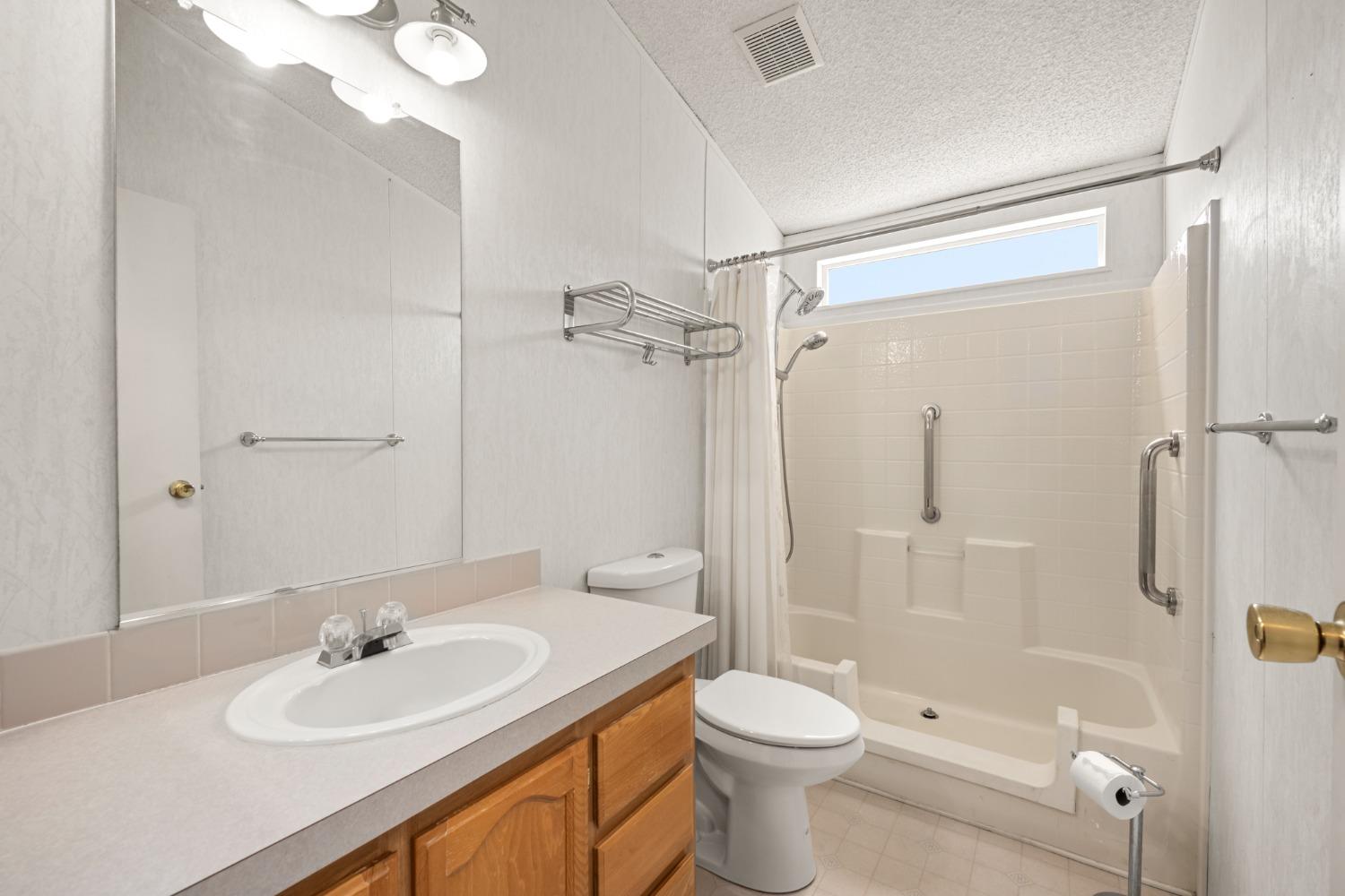 Detail Gallery Image 14 of 29 For 26 Golden Inn Way, Rancho Cordova,  CA 95670 - 2 Beds | 1 Baths