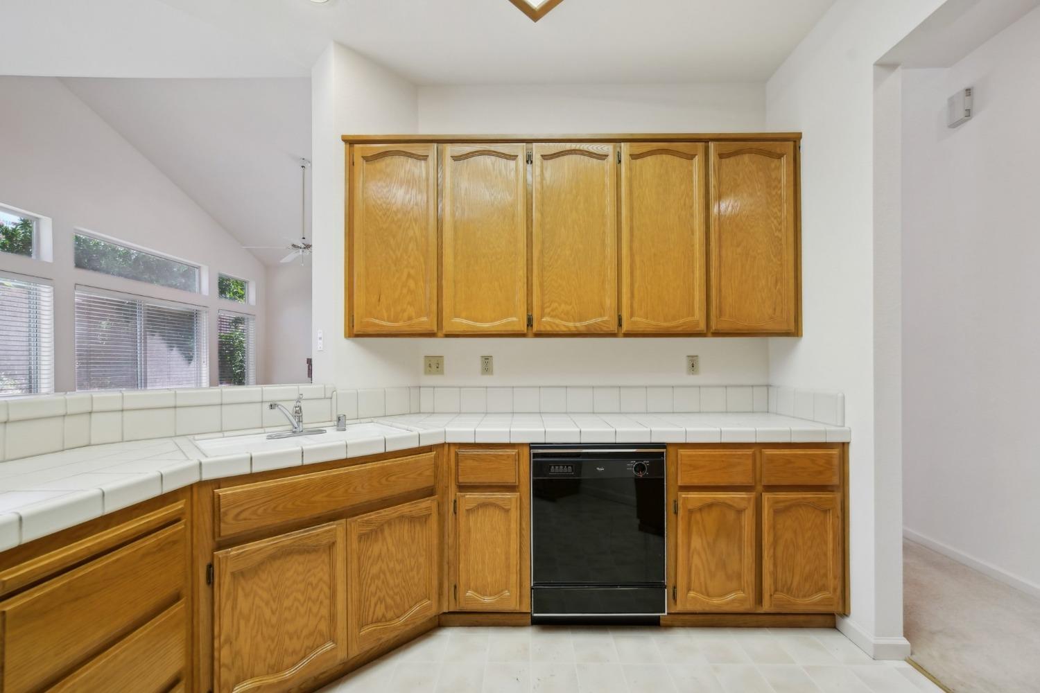 Detail Gallery Image 6 of 30 For 105 Traylen Ct, Folsom,  CA 95630 - 3 Beds | 2 Baths