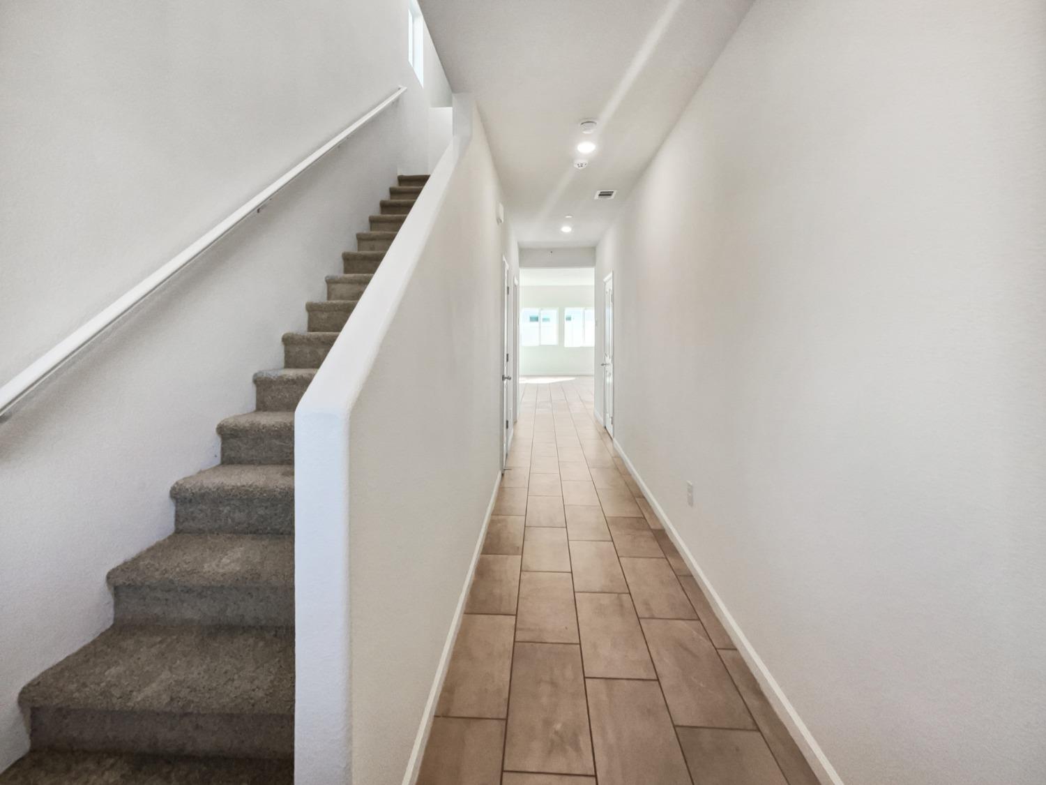 Detail Gallery Image 11 of 37 For 3742 Roseparke Way, Sacramento,  CA 95834 - 4 Beds | 2/1 Baths