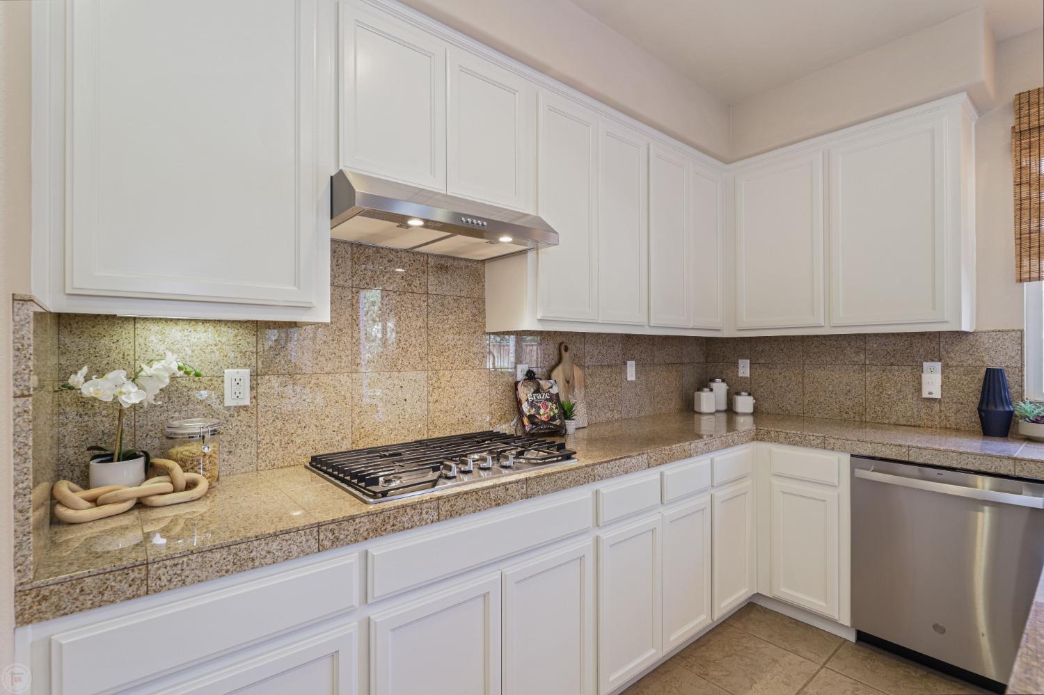 Detail Gallery Image 16 of 49 For 614 Leah Ln, Tracy,  CA 95391 - 4 Beds | 3/1 Baths