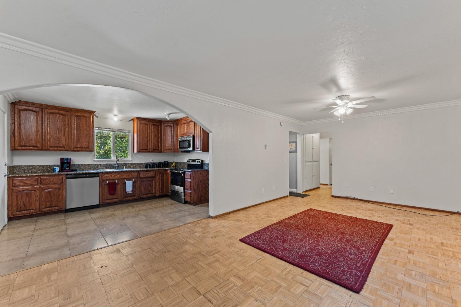 Detail Gallery Image 4 of 26 For 3604 Willow St, Sacramento,  CA 95838 - 3 Beds | 2 Baths