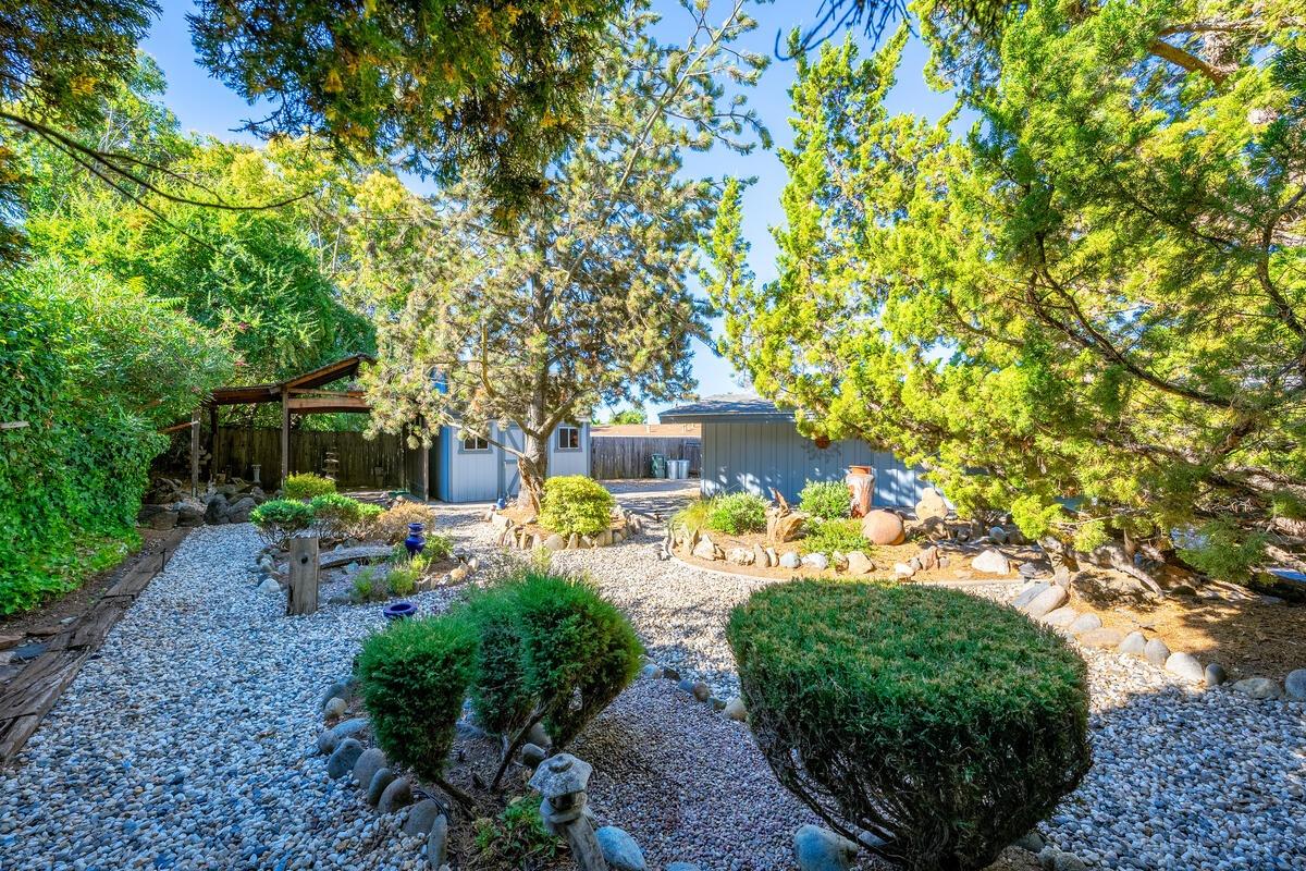 Kellie Lane, Auburn, California image 34